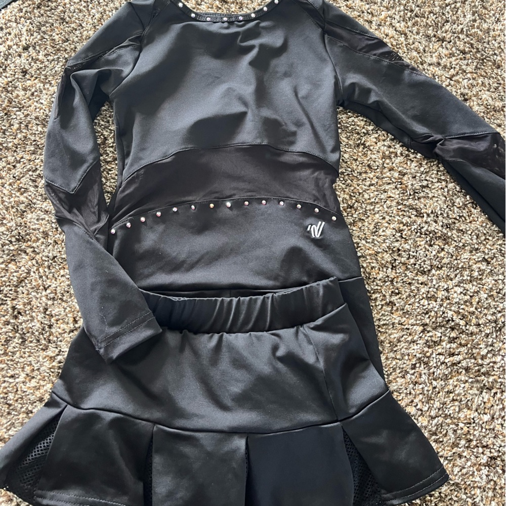 Varsity cheer uniform. Only wore once. Bodysuit and skirt included. YM